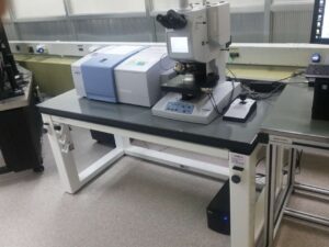 9100 Series Vibration Isolation Workstation supporting a microscope
